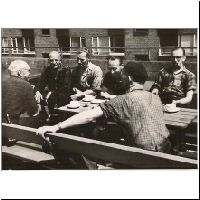 FABRIK--frokostpause-på-taget-Henry-yderst TH.jpg